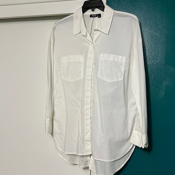 a.n.a Tops - a.n.a. White Tunic Button Down With Slit in Back Size Large